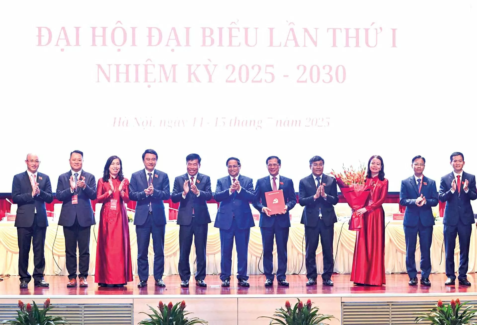 Tiếp nối vẻ vang, vươn mình cùng đất nước
