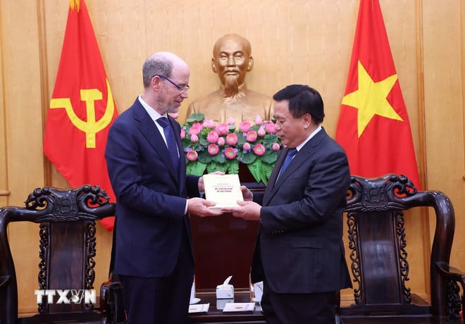 ttxvn-nguyen-xuan-thang-tiep-pho-chu-tich-tap-doan-google-3.jpg