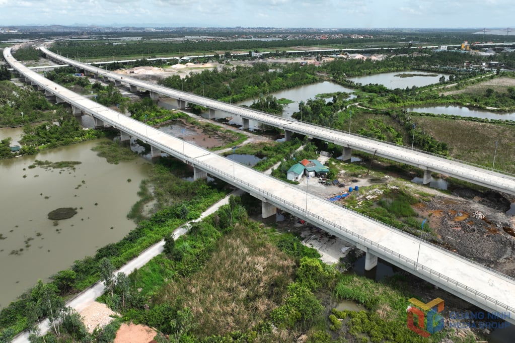 Das Projekt der Uferstraße von der Provinzstraße 338 nach Dong Trieu wird von verschiedenen Einheiten vorangetrieben. Foto: Do Phuong