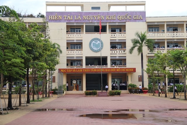 Lâm Đồng có 321 thí sinh đạt điểm 10 trong kỳ thi tốt nghiệp THPT 2025 - Ảnh 1.