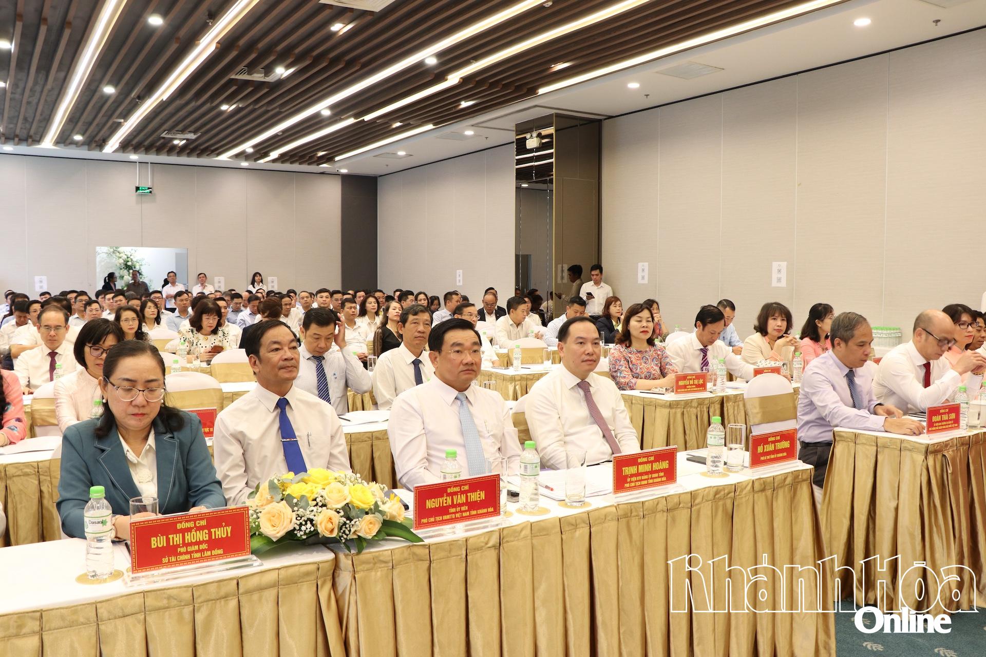 Các đại biểu dự hội nghị.