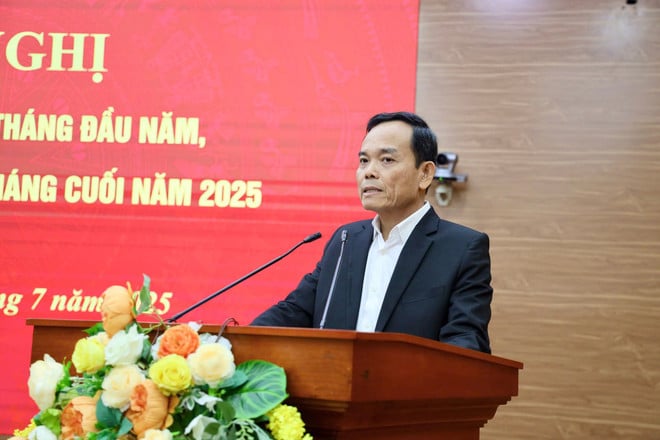 Trưởng Ban Chính sách, chiến lược Trung ương Trần Lưu Quang đề nghị mỗi cán bộ, công chức cần thay đổi cách tiếp cận, áp dụng mạnh mẽ công nghệ thông tin, chuyển đổi số và nghiêm túc thực hiện KPIs. (Ảnh: Vietnam+)
