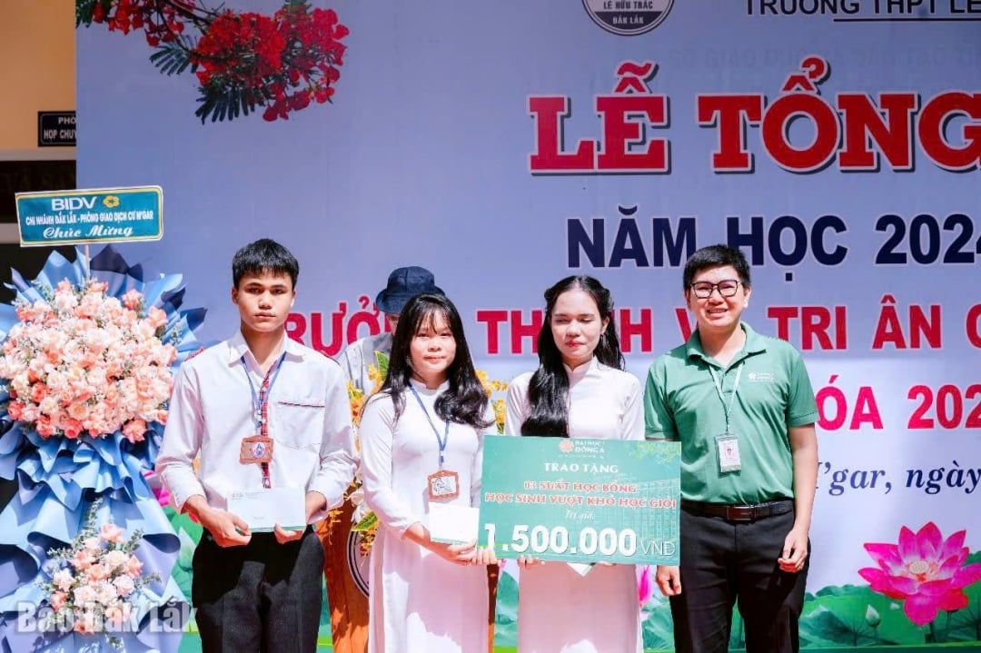 Nguyen Thi Thanh Huyen received scholarship