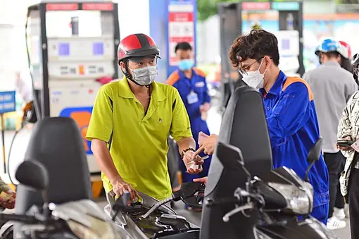 Benzinpreise leicht gesunken, RON 95 fällt unter 20.000 VND/Liter