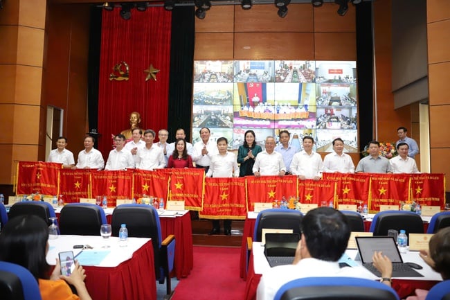 Bộ trưởng Nguyễn Văn Hùng: "Bộ hướng dẫn, Sở đồng hành, vì một sứ mệnh chung" - Ảnh 3.