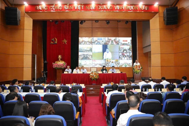 Bộ trưởng Nguyễn Văn Hùng: "Bộ hướng dẫn, Sở đồng hành, vì một sứ mệnh chung" - Ảnh 1.