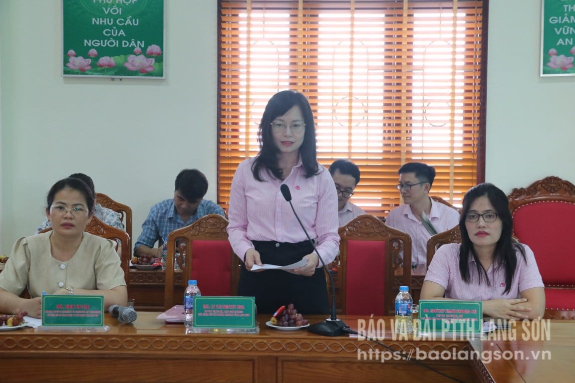 Lãnh đạo Chi nhánh NHCSXH tỉnh trao đổi hoạt động tín dụng chính sách xã hội tại Lạng Sơn