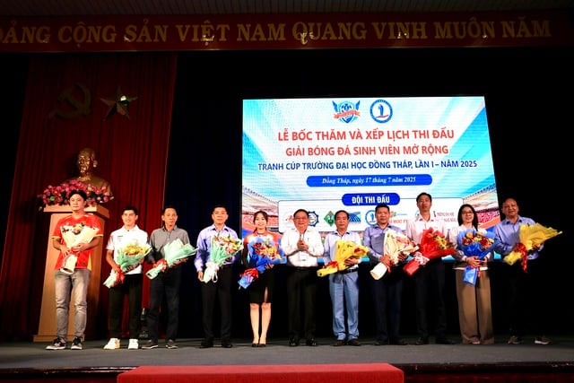 Trường Đại học Đồng Tháp tổ chức giải sinh viên, khánh thành mặt sân tiền tỉ- Ảnh 5.