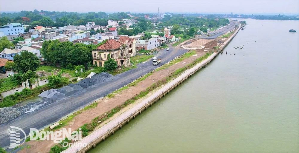UBND tỉnh phê duyệt điều chỉnh cục bộ quy hoạch phân khu để thực hiện “nắn” tuyến đường ven sông Đồng Nai, bảo tồn biệt thự cổ Võ Hà Thanh. Ảnh: Phạm Tùng  