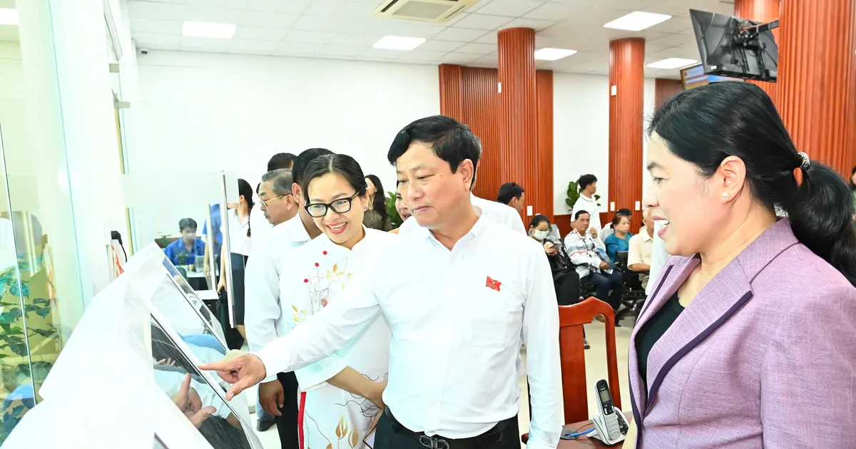 Chủ tịch HĐND TPHCM lưu ý giảm tối đa việc trả hồ sơ yêu cầu người dân bổ sung thông tin