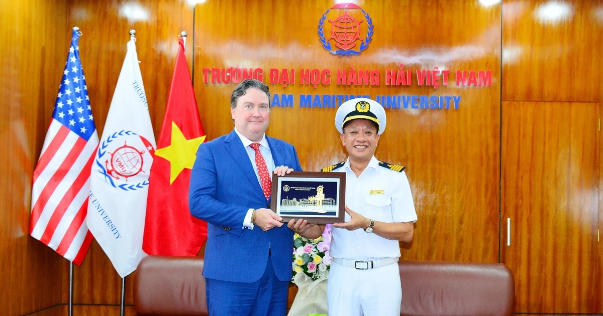 សាកលវិទ្យាល័យ Vietnam Maritime University ធ្វើការជាមួយស្ថានទូតអាមេរិក