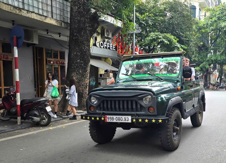 Rà soát, xử nghiêm xe Jeep, UAZ không đủ điều kiện chở khách - Ảnh 1.