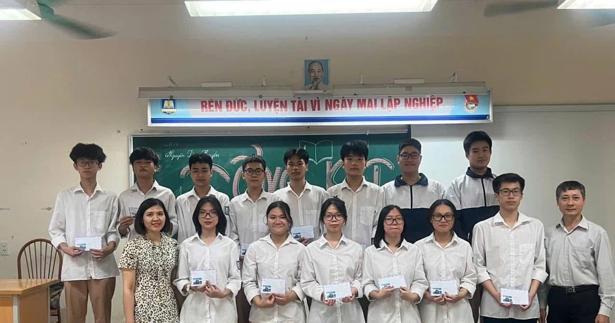 អាថ៍កំបាំងសម្រាប់សិស្សប្រុសនៅទីក្រុងហាណូយ ដើម្បីក្លាយជាអ្នកជំនាញនៃប្លុក A00 ជាមួយនឹង 3 ពិន្ទុល្អឥតខ្ចោះ 10