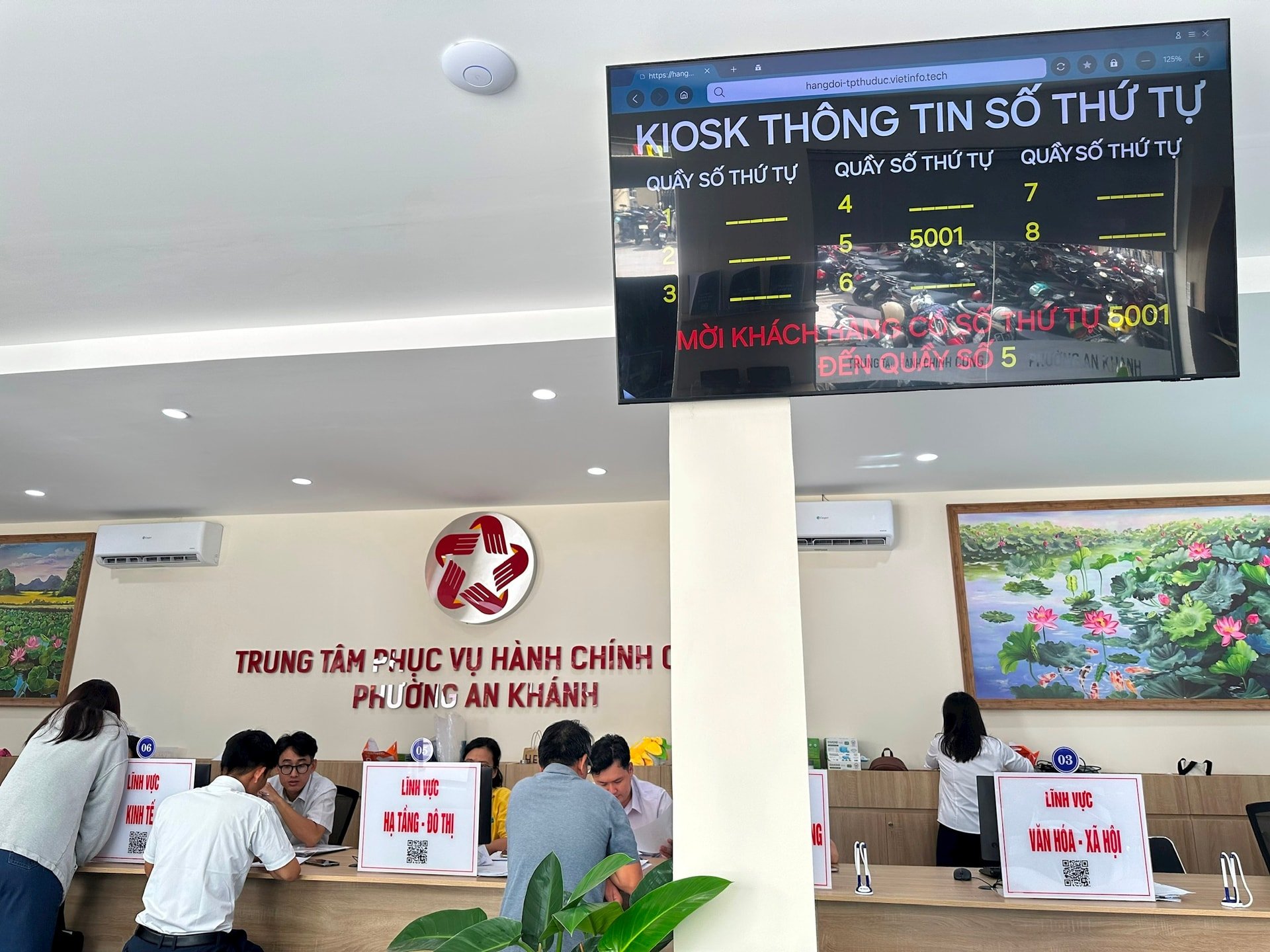 ศูนย์บริการบริหารราชการแผ่นดิน คณะกรรมการประชาชนแขวงอานข่านห์ เช้าวันที่ 17 กรกฎาคม ภาพโดย: ห่าตวน