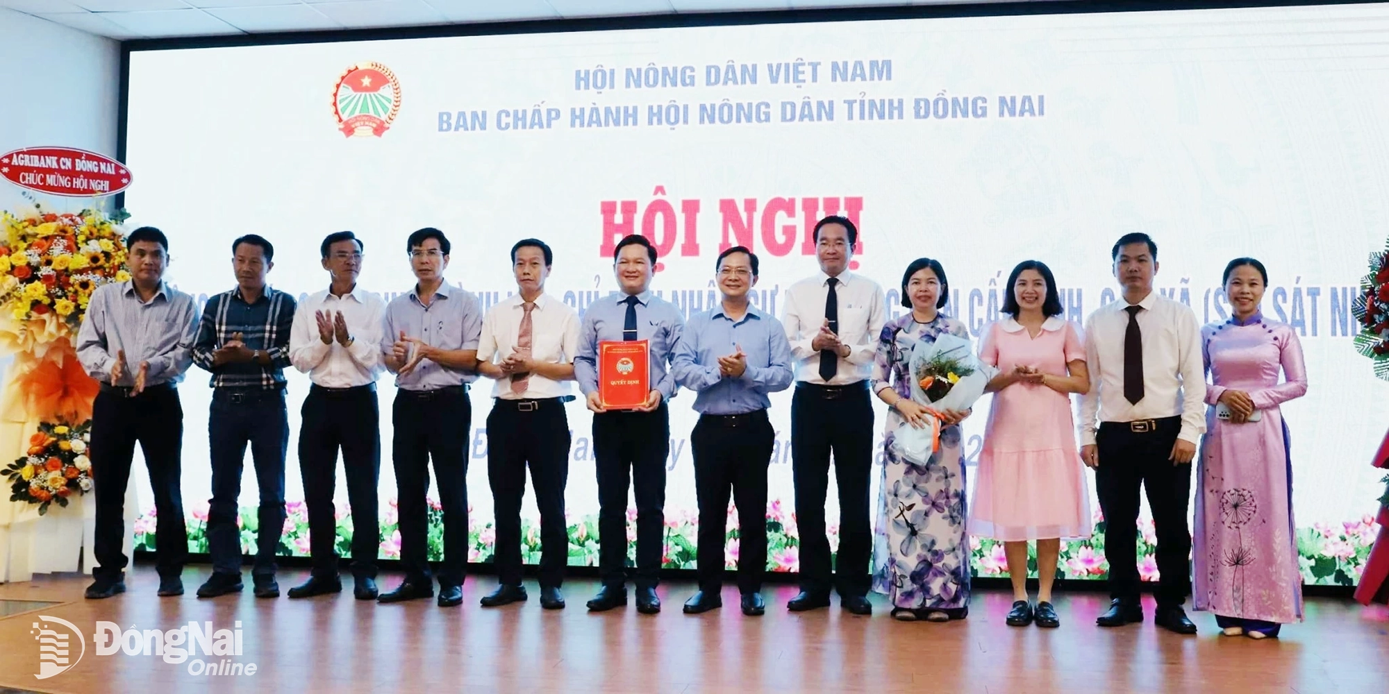 Ban Chấp hành Hội Nông dân tỉnh (sau sáp nhập) nhiệm kỳ 2023-2028 ra mắt tại hội nghị. Ảnh: B.Nguyên