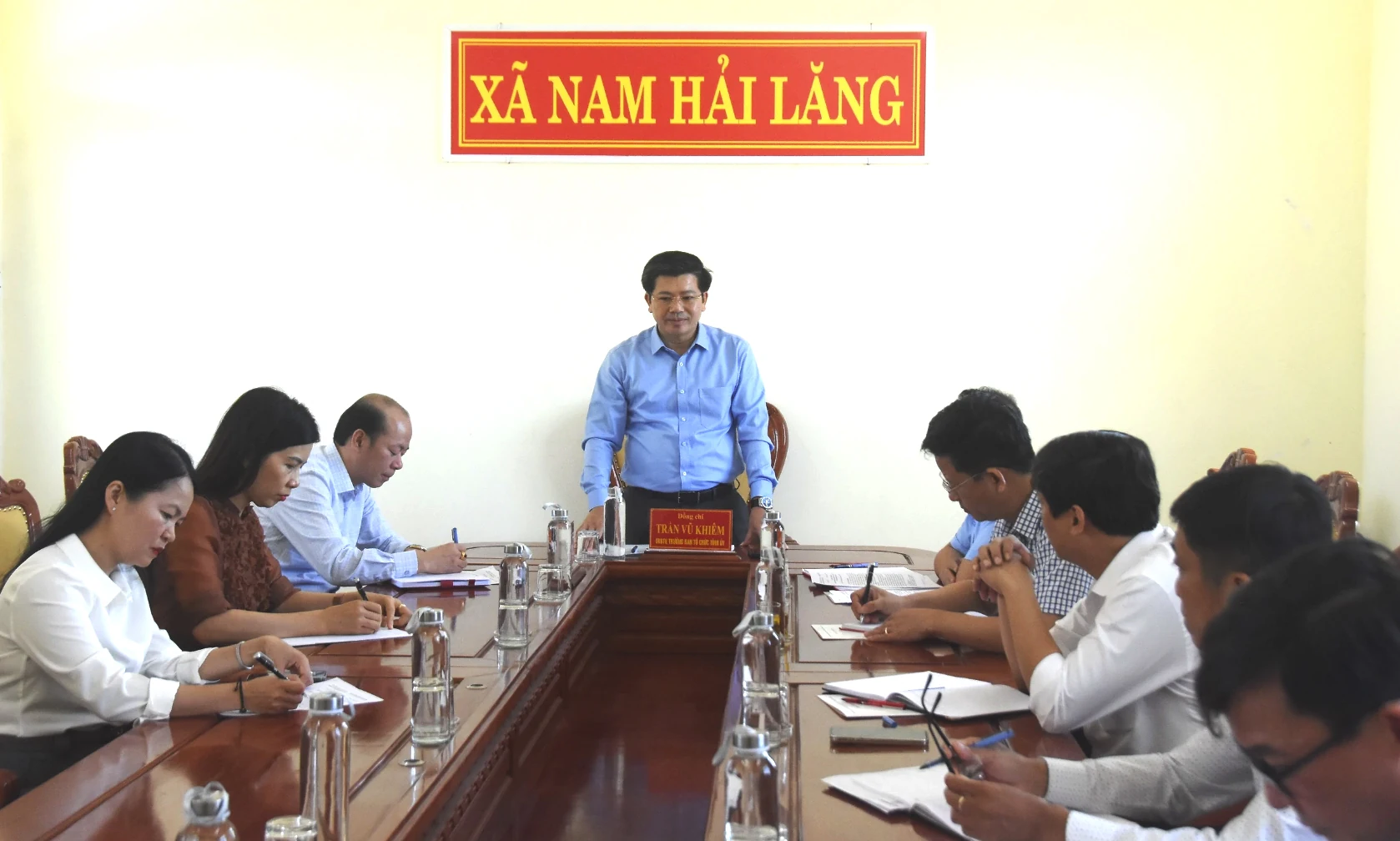 Trưởng ban Tổ chức Tỉnh ủy Trần Vũ Khiêm làm việc với xã Nam Hải Lăng