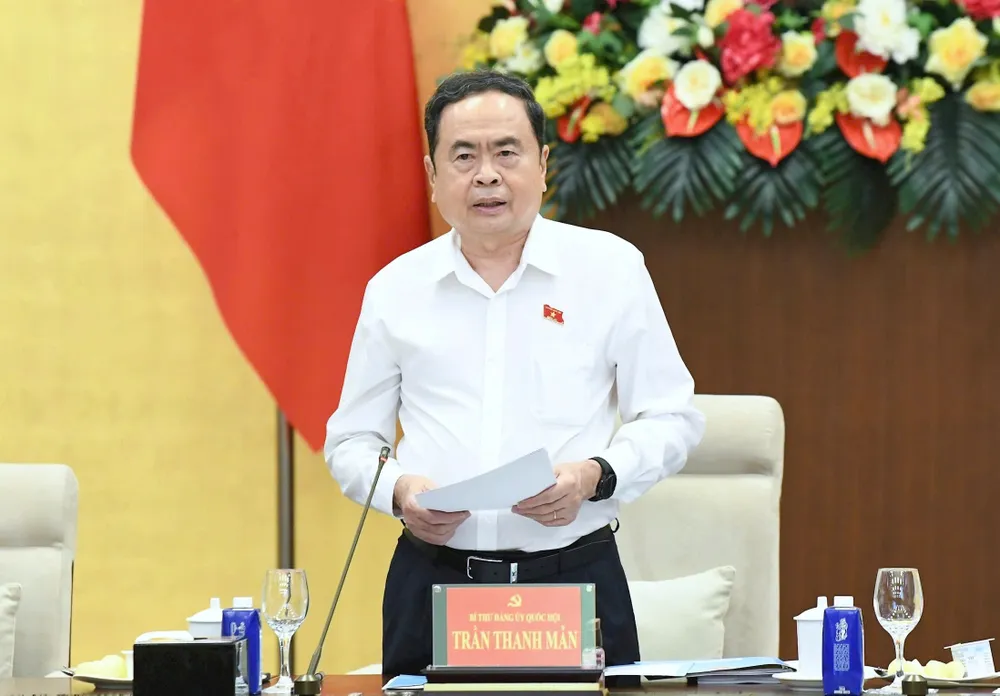 ប្រធានរដ្ឋសភាលោក Tran Thanh Man ទើបតែបានចុះហត្ថលេខា និងចេញសេចក្តីសម្រេចចិត្តលេខ ១៧៦៧/NQ-UBTVQH15។ រូបថត៖ VIET Chung