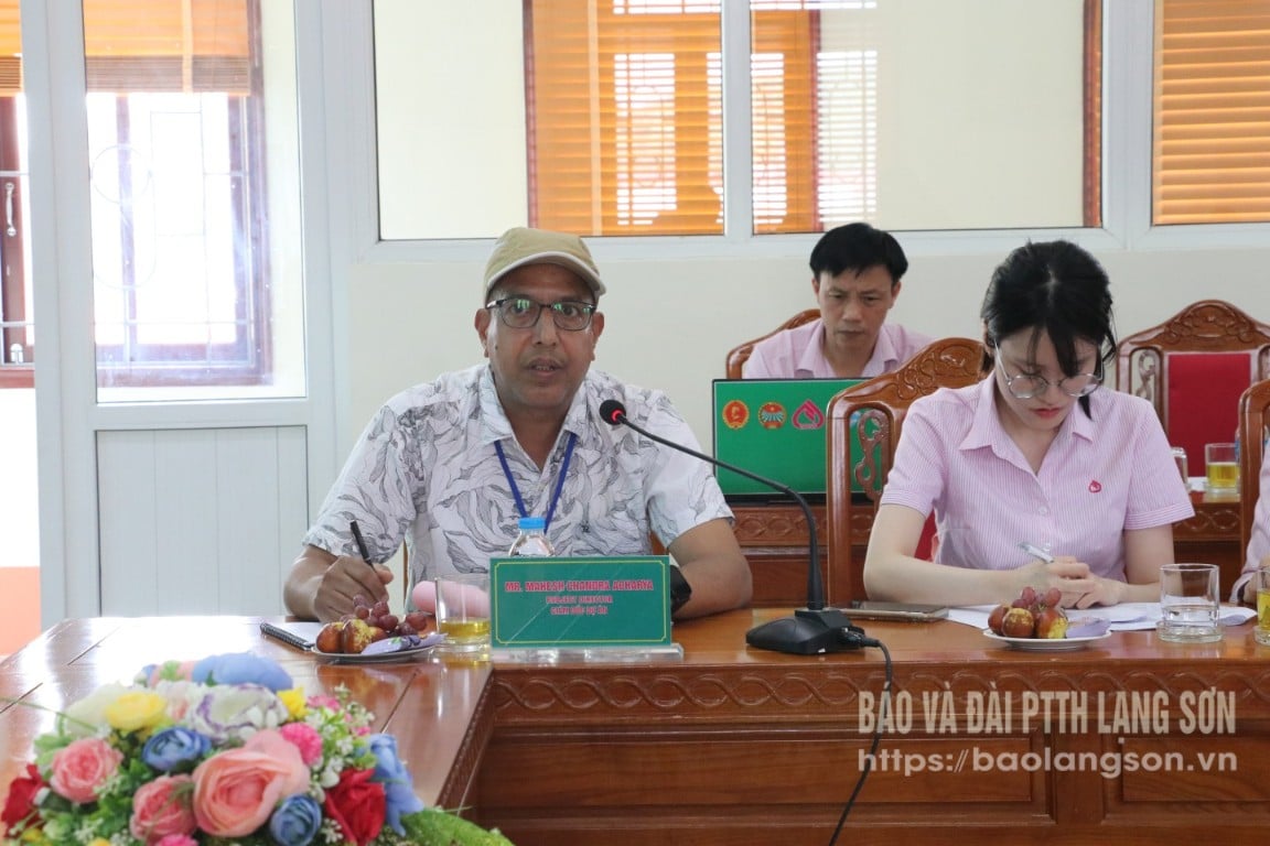 Ông Mahesh Chandra Acharya - Giám đốc NAFHA phát biểu tại buổi làm việc