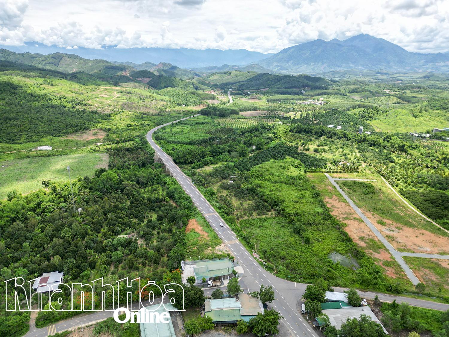 ជ្រុងមួយនៃឃុំ Song Cau (ចាស់) ឥឡូវនេះ ឃុំ Khanh Vinh ។