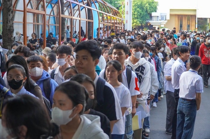 Nhiều trường ĐH công bố điểm sàn xét tuyển thấp bất ngờ- Ảnh 3.