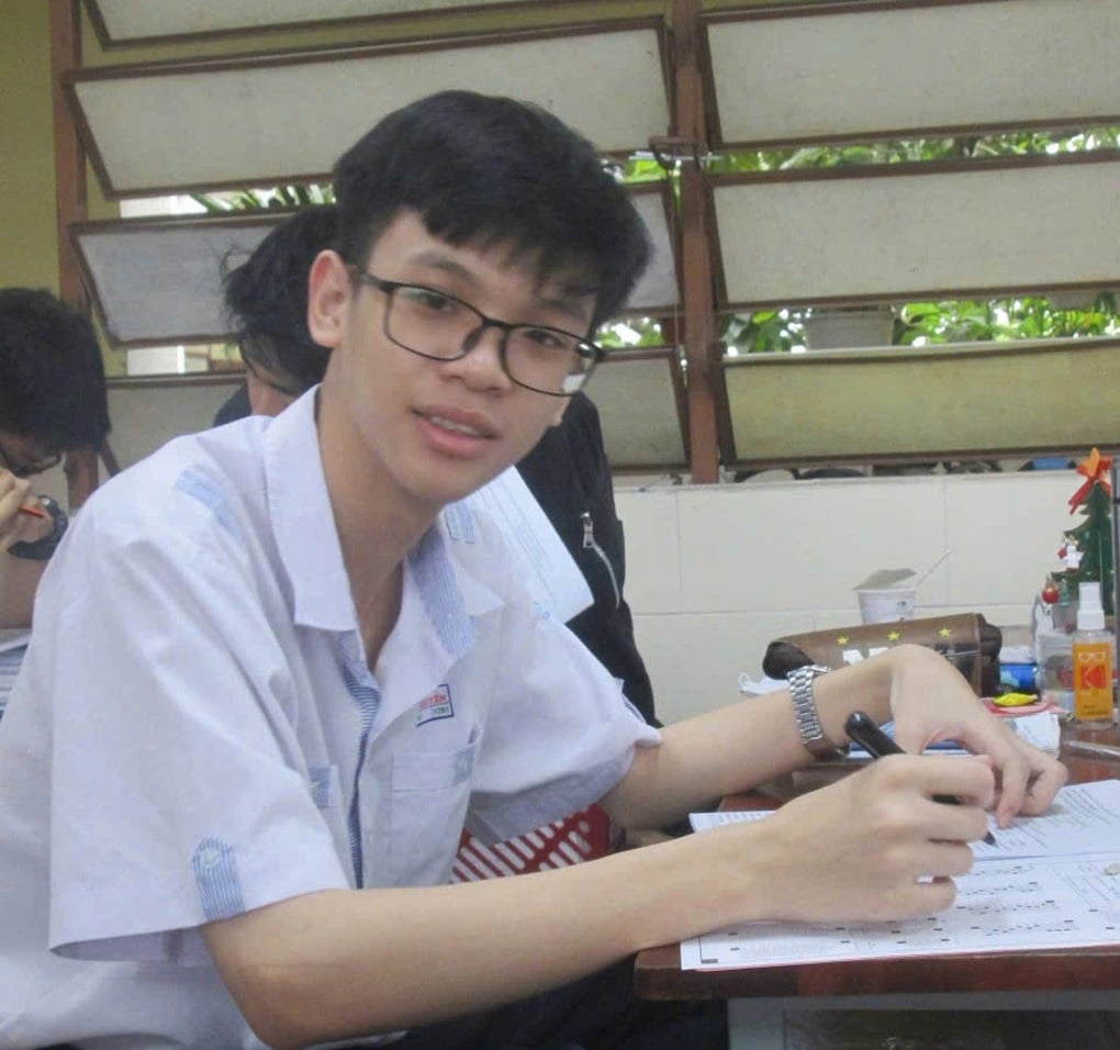 Thí sinh duy nhất đạt điểm 30/30 khối B: Học ngày 10 tiếng, trừ lúc ăn ngủ - 3