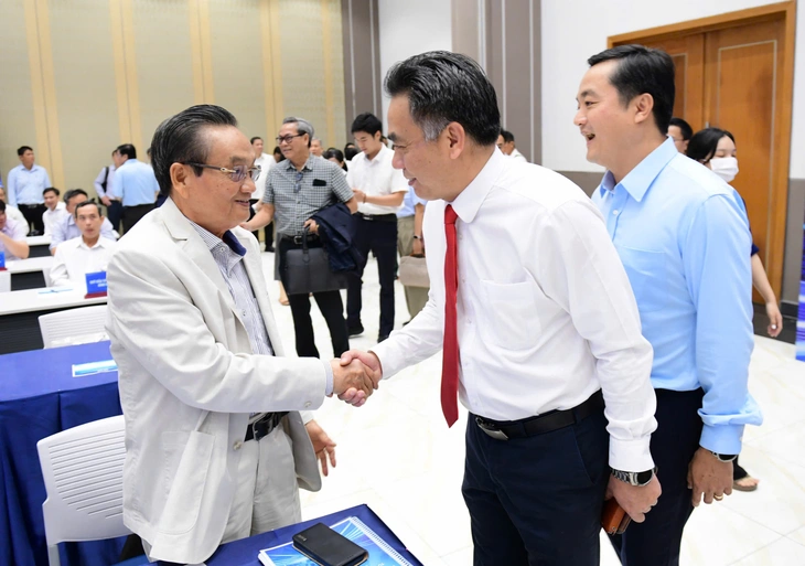 Làm gì để 'siêu đô thị' TP.HCM định hình trục công nghiệp mới? - Ảnh 1.