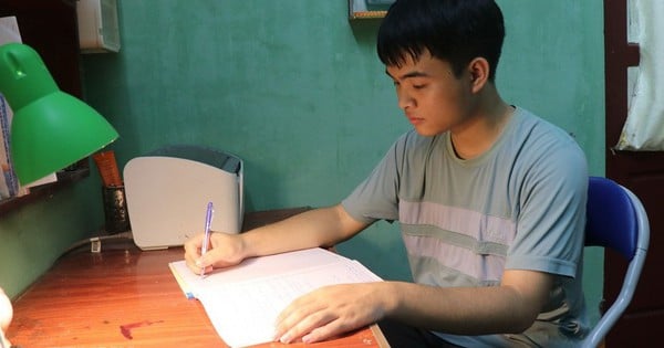 Thủ khoa A00 30 điểm bật mí "bí kíp học siêu đỉnh" từ cuốn sổ đặc biệt