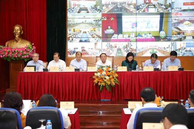 Hội nghị sơ kết công tác 6 tháng đầu năm và triển khai nhiệm vụ công tác 6 tháng cuối năm của Bộ VHTTDL - Ảnh 2.