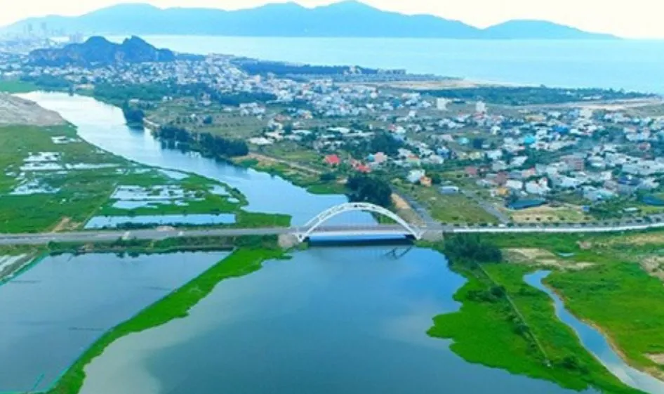 ទន្លេ Co Co ឆ្លងកាត់ទីក្រុង Da Nang