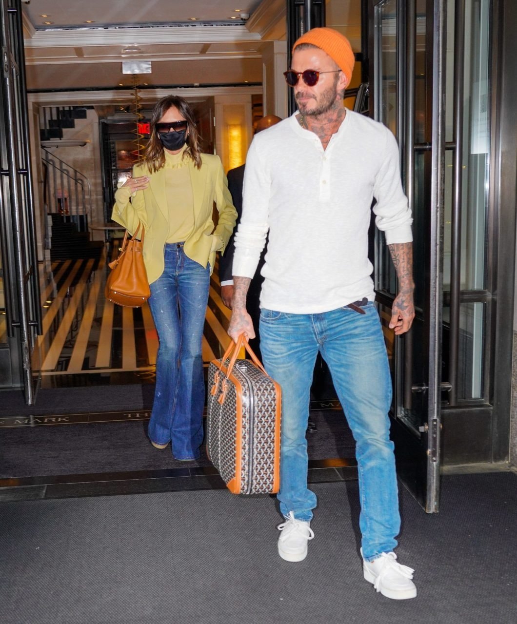 David Beckham thích xuống phố với túi hàng hiệu cỡ khủng, có giá đắt đỏ - 10