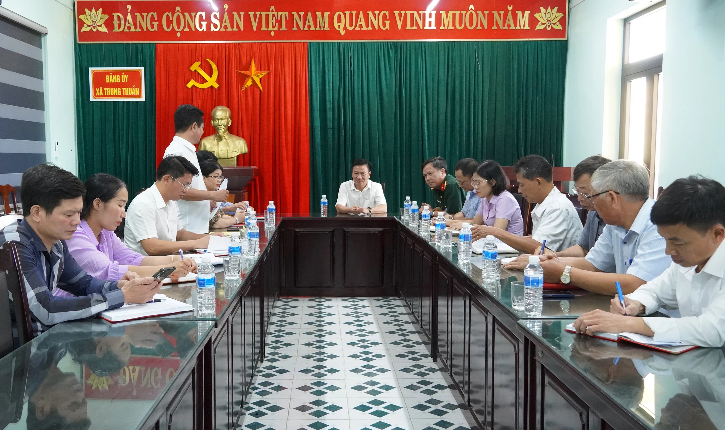 Phó Chủ tịch Thường trực Ủy ban MTTQVN tỉnh thăm, tặng quà gia đình chính sách, người có công với cách mạng