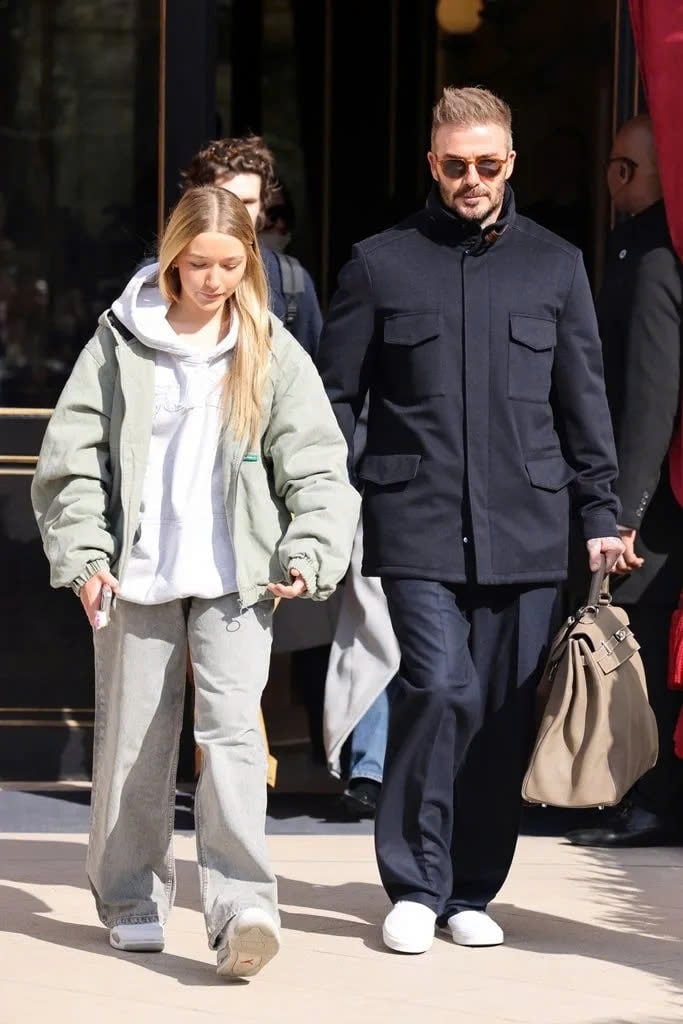 David Beckham thích xuống phố với túi hàng hiệu cỡ khủng, có giá đắt đỏ - 1