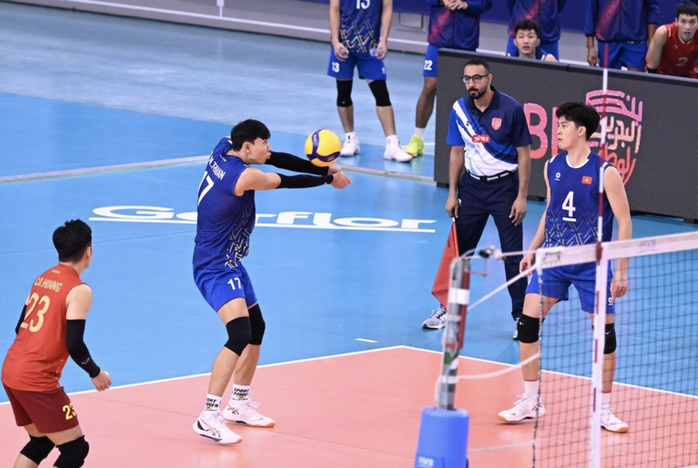 Tuyển bóng chuyền nam Việt Nam lại thua Indonesia ở SEA V.League 2025- Ảnh 1.