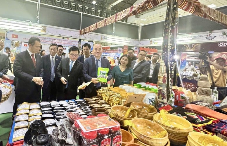 Mở rộng thị trường, quảng bá sản phẩm thế mạnh của hai nước Việt Nam, Lào- Ảnh 2.