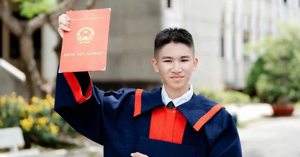 Nam sinh ở tỉnh lớn nhất Việt Nam là thủ khoa toàn quốc khối D07