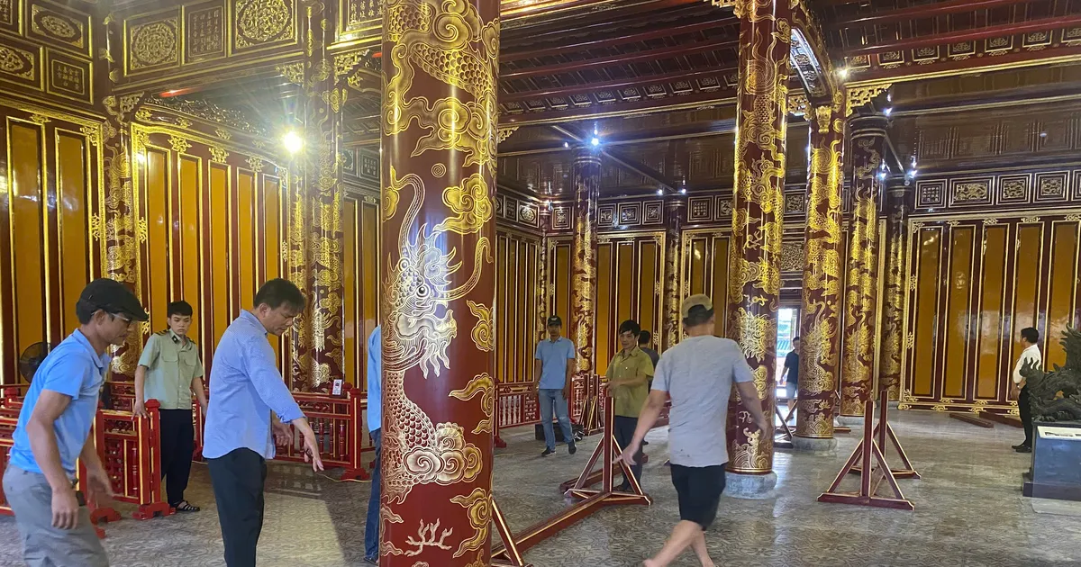 Lắp đặt kính cường lực khu vực trung tâm Điện Thái Hòa