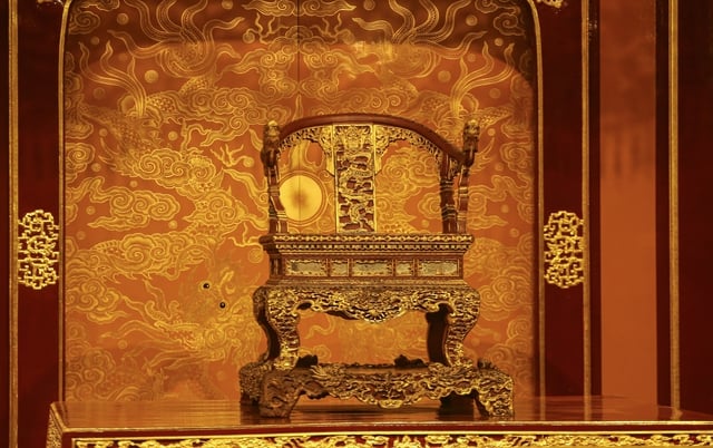 Ngai vàng triều Nguyễn bị bẻ gãy: Lắp xong kính cường lực, Bộ VH-TT-DL chỉ đạo mới- Ảnh 3.