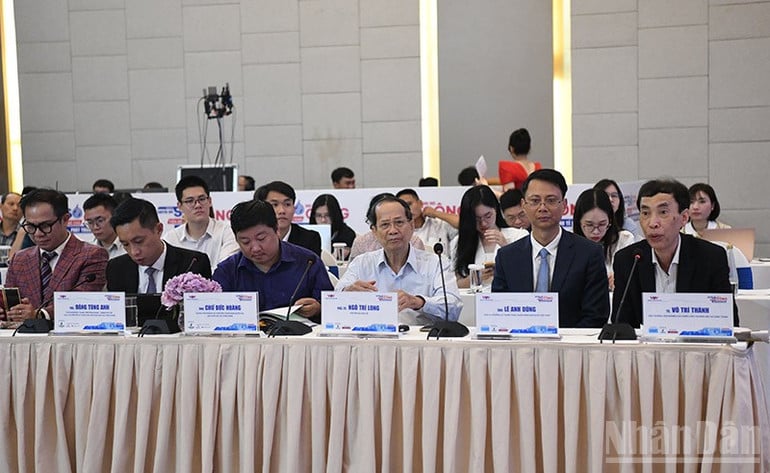 ndo_br_3-dai-bieu-tham-du.jpg