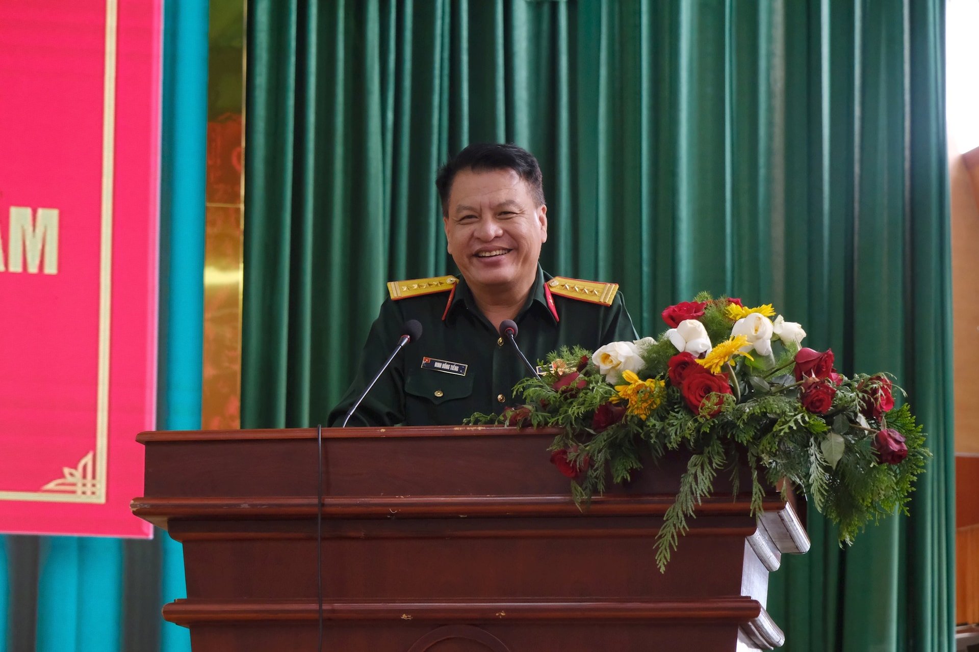 លោកវរសេនីយ៍ឯក Dinh Hong Tieng សមាជិកគណៈកម្មាធិការអចិន្ត្រៃយ៍បក្សខេត្ត មេបញ្ជាការបញ្ជាការដ្ឋានកងរាជអាវុធហត្ថខេត្ត បានបញ្ចប់សន្និសីទ។