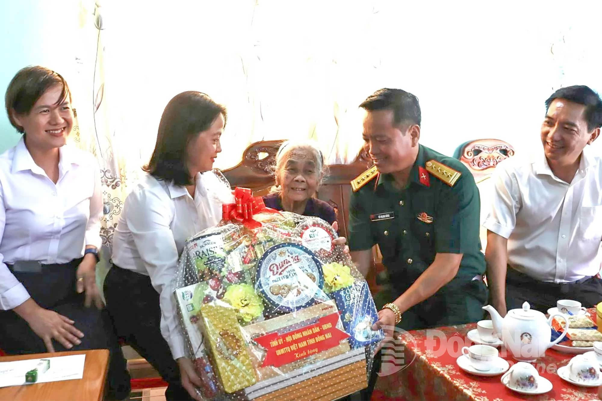 Thăm, tặng quà người có công tại các xã Bom Bo, Bù Đăng, Nghĩa Trung và phường Đồng Xoài