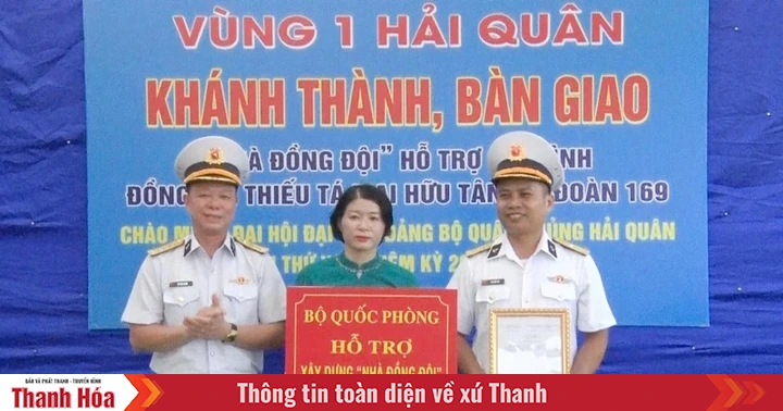Brigade 169, Naval Region 1 hands over house to comrades in Thanh Hoa