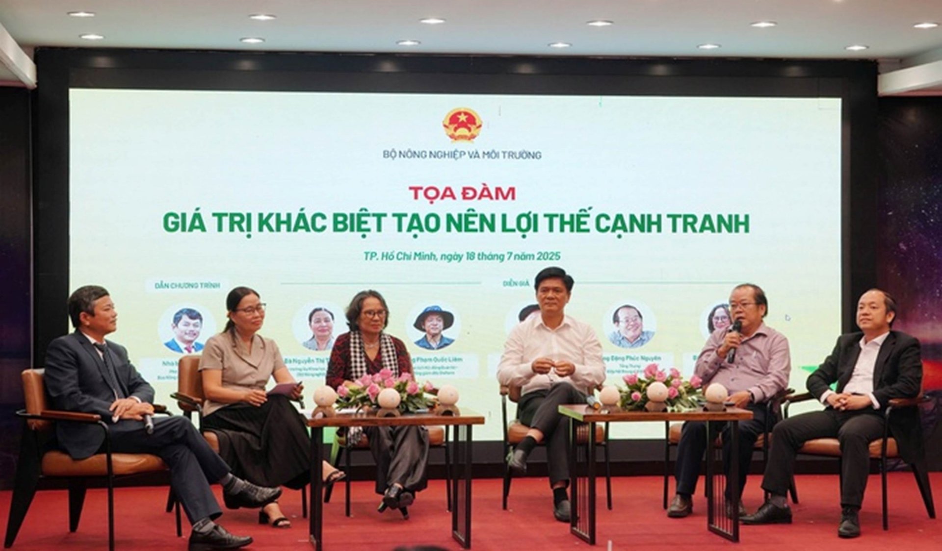 
Các chuyên gia, doanh nghiệp trao đổi về giải pháp tạo lợi thế cạnh tranh cho các loại nông sản chủ lực