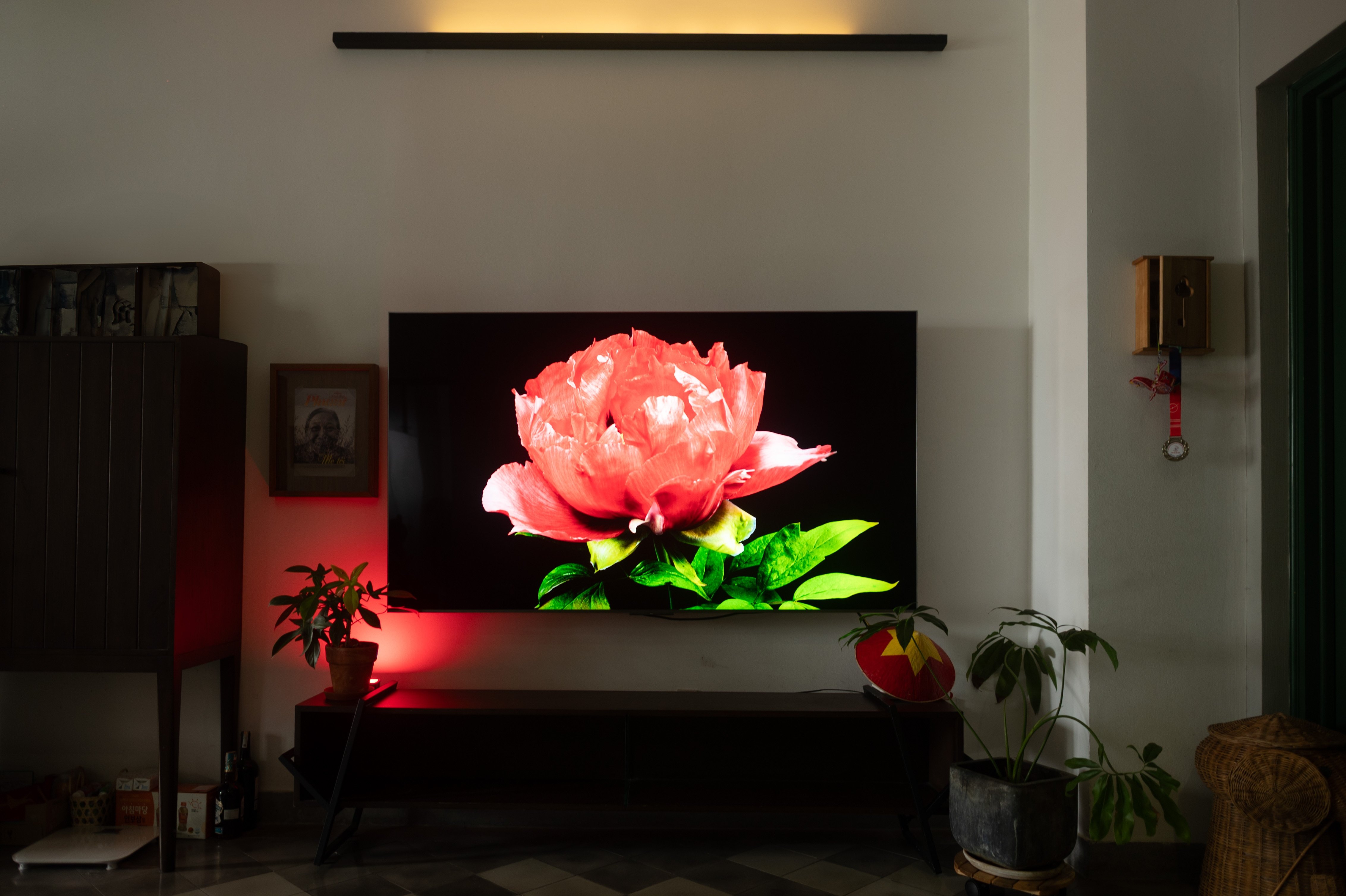 TCL C8K,  Review TCL C8K,  TV Mini LED 4K,  TV 75 inch TCL,  TCL C8K gaming,  TV OLED,  TCL QD-Mini LED,  danh gia TCL C8K,  TCL 75 inch anh 2