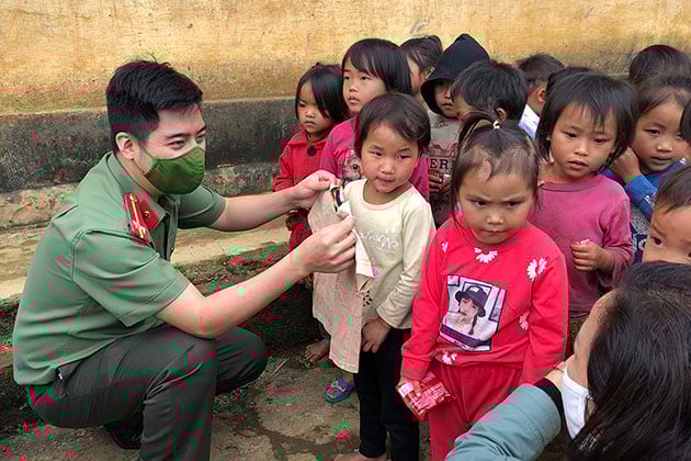 Chắp cánh ước mơ cho trẻ em vùng khó khăn - Ảnh 2.