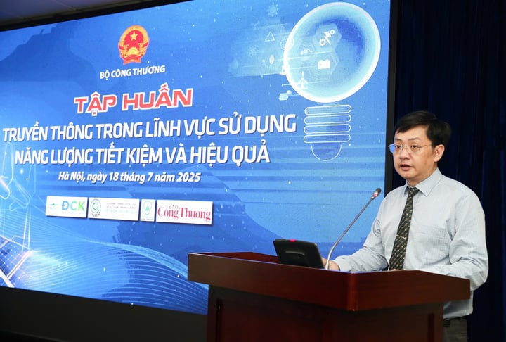 Ông Đặng Hải Dũng, Phó Cục trưởng Cục Đổi mới sáng tạo, Chuyển đổi xanh và Khuyến công phát biểu tại hội nghị. Ảnh: Nam Nguyễn