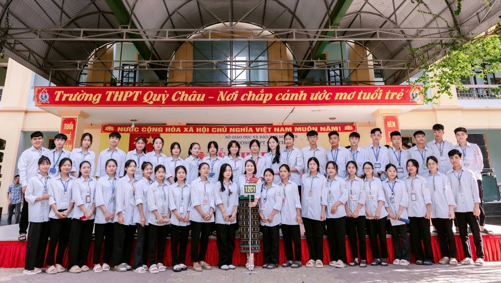 Một lớp ở miền núi có 34 học sinh đạt từ 25 điểm trở lên - 1