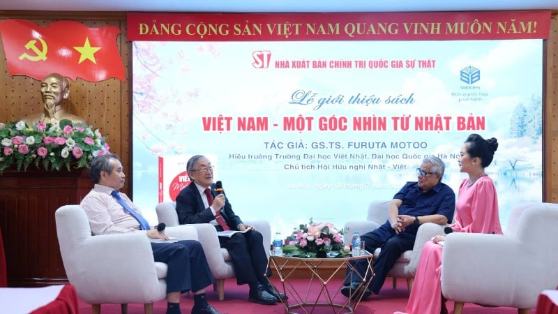 GS,TS Furuta Motoo trao đổi và giao lưu với độc giả về cuốn sách "Việt Nam - Một góc nhìn từ Nhật Bản"