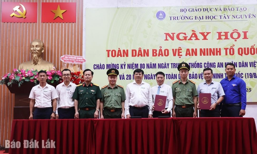 các đơn vị đã ký cam kết thi đua xây dựng Trường Đại học Tây Nguyên đạt tiêu chuẩn “An toàn về ANTT”