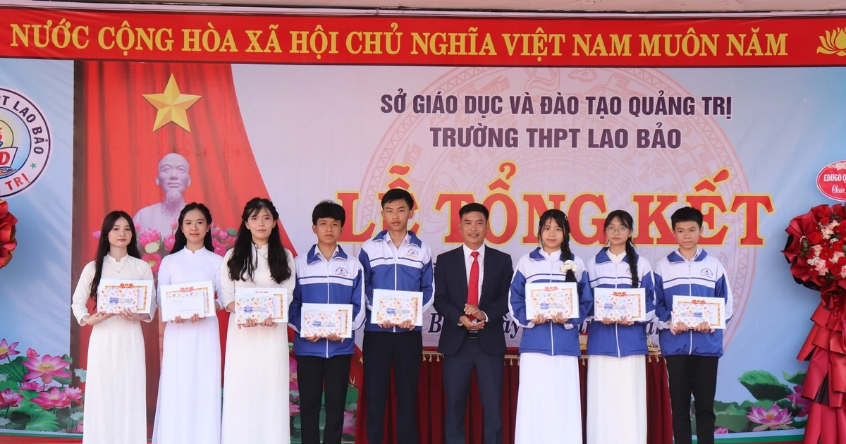 សាលា​នៅ​ជិត​ព្រំដែន​វៀតណាម-ឡាវ ជា​លើក​ដំបូង​មាន​សិស្ស​បញ្ចប់​ការ​សិក្សា​១០០%