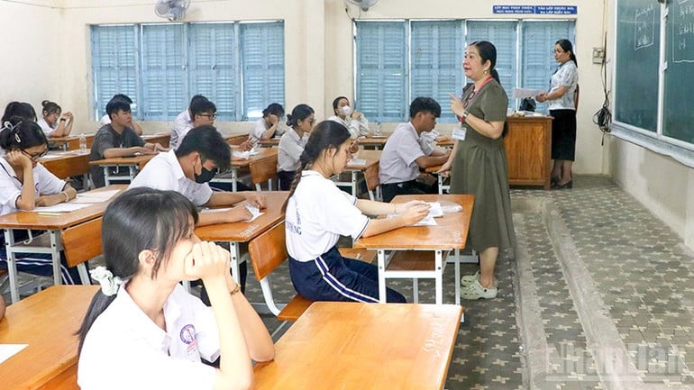 ndo_br_anh-2-thi-sinh-chuan-bi-lam-bai-thi.jpg